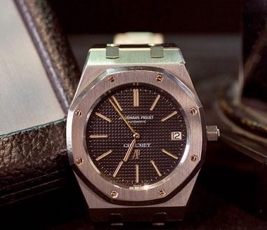 Audemars Piguet Replica orologi, Il primo Royal Oak apparve nel 1972, disegnato da Gérald Genta